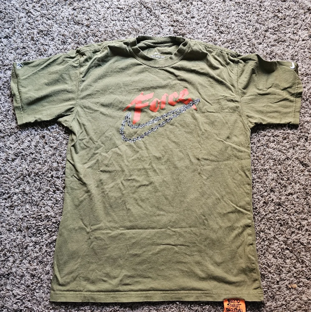 Nike army green Blood Sweat Basketball loose fit t-shirt‎ size S